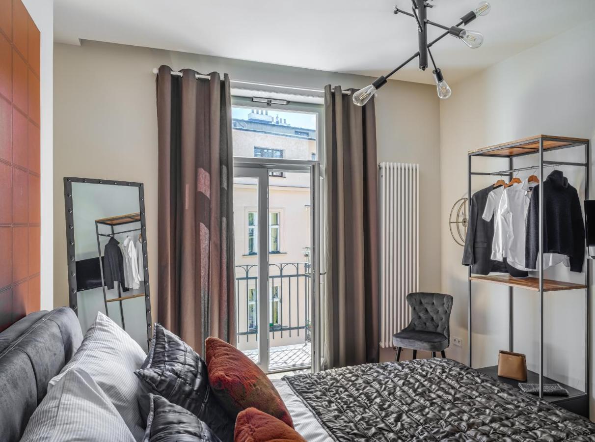 פראג Mn6 Luxury Suites By Adrez מראה חיצוני תמונה