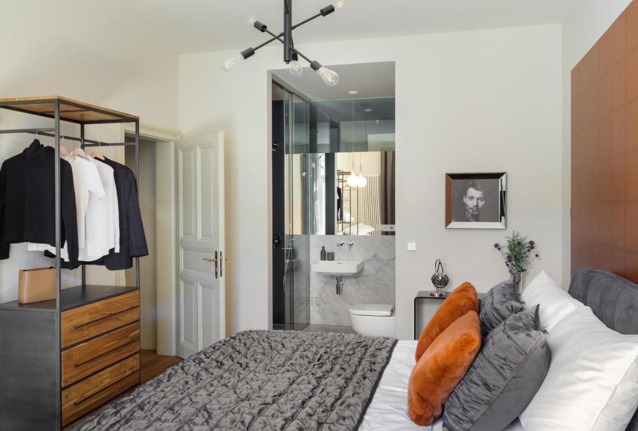פראג Mn6 Luxury Suites By Adrez מראה חיצוני תמונה