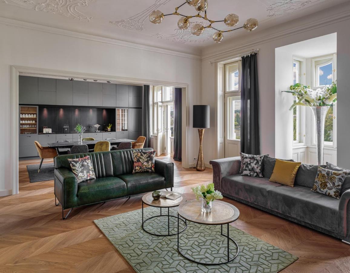 פראג Mn6 Luxury Suites By Adrez מראה חיצוני תמונה