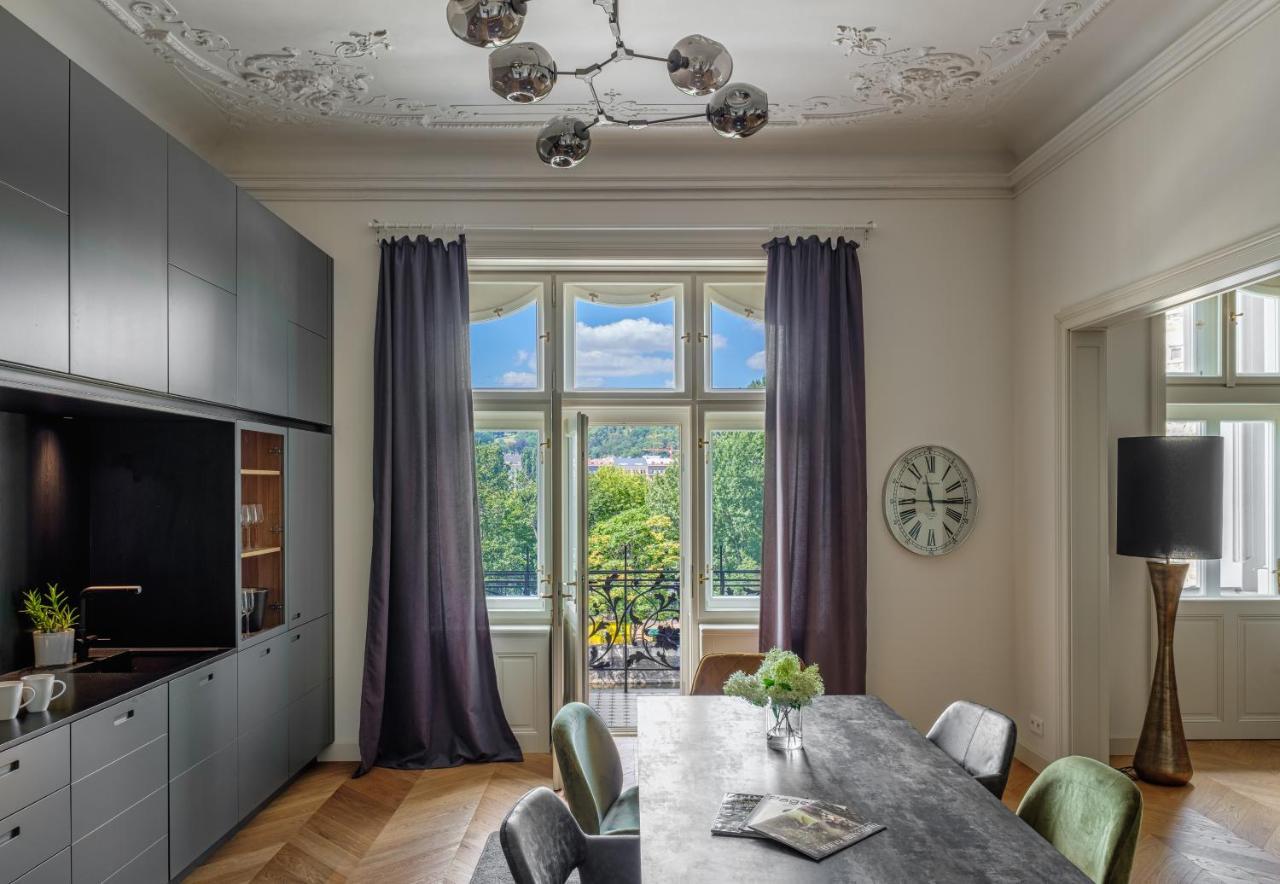 פראג Mn6 Luxury Suites By Adrez מראה חיצוני תמונה