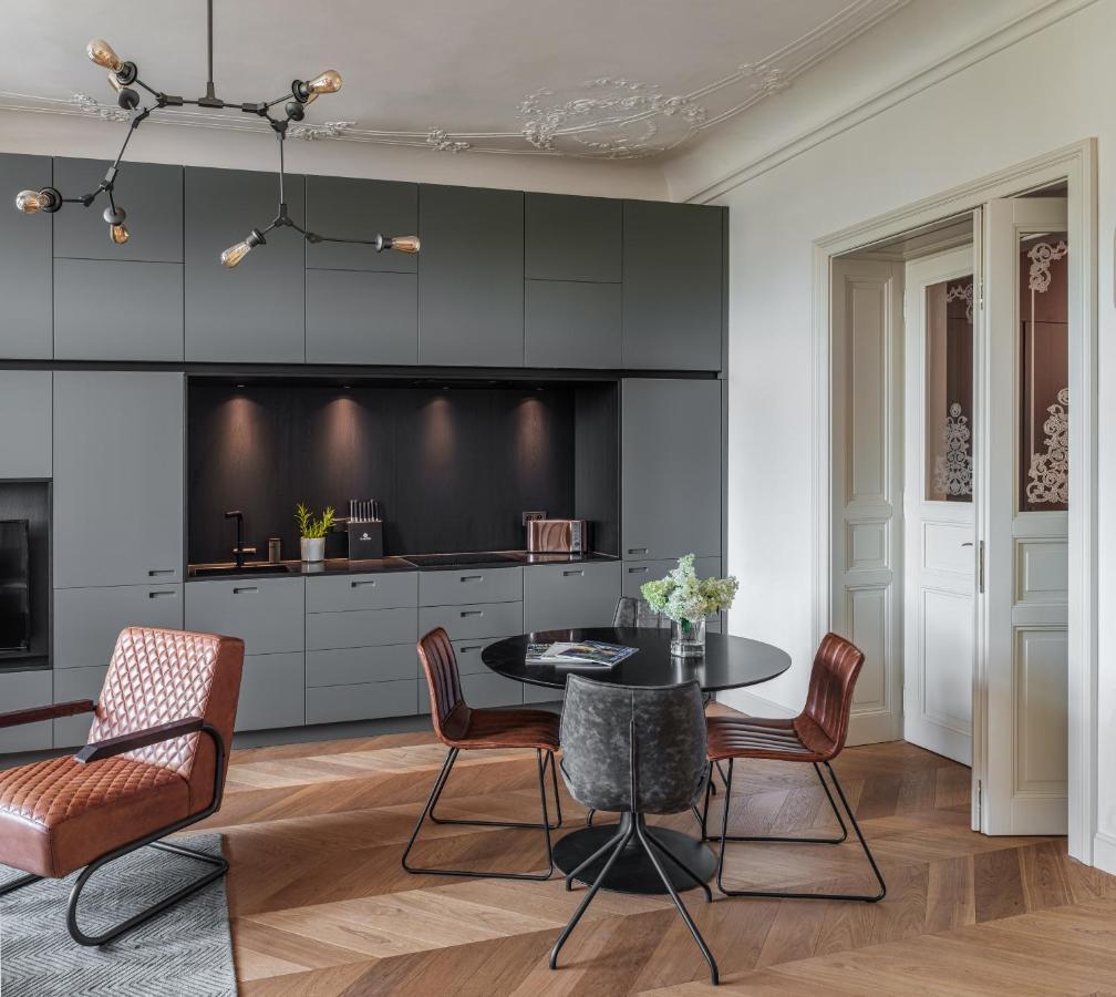 פראג Mn6 Luxury Suites By Adrez מראה חיצוני תמונה