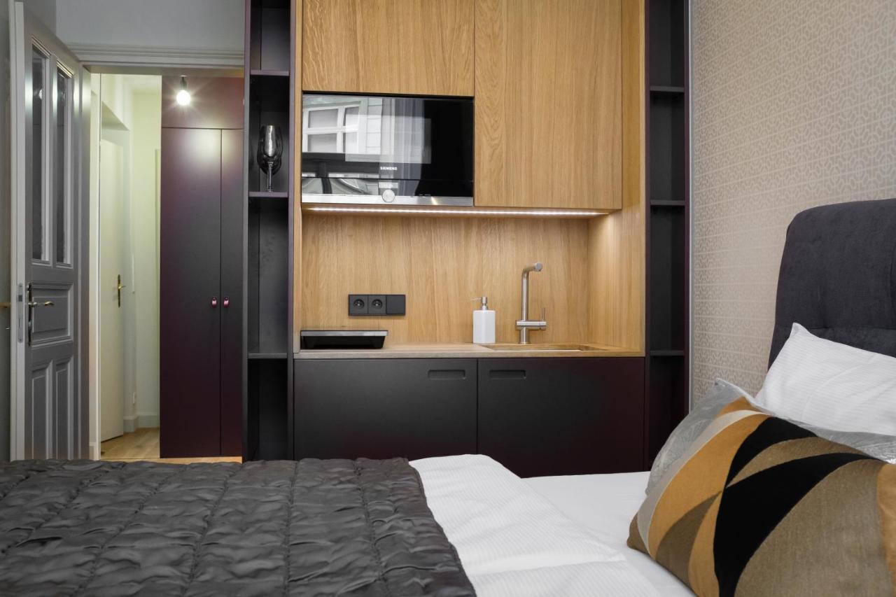 פראג Mn6 Luxury Suites By Adrez מראה חיצוני תמונה