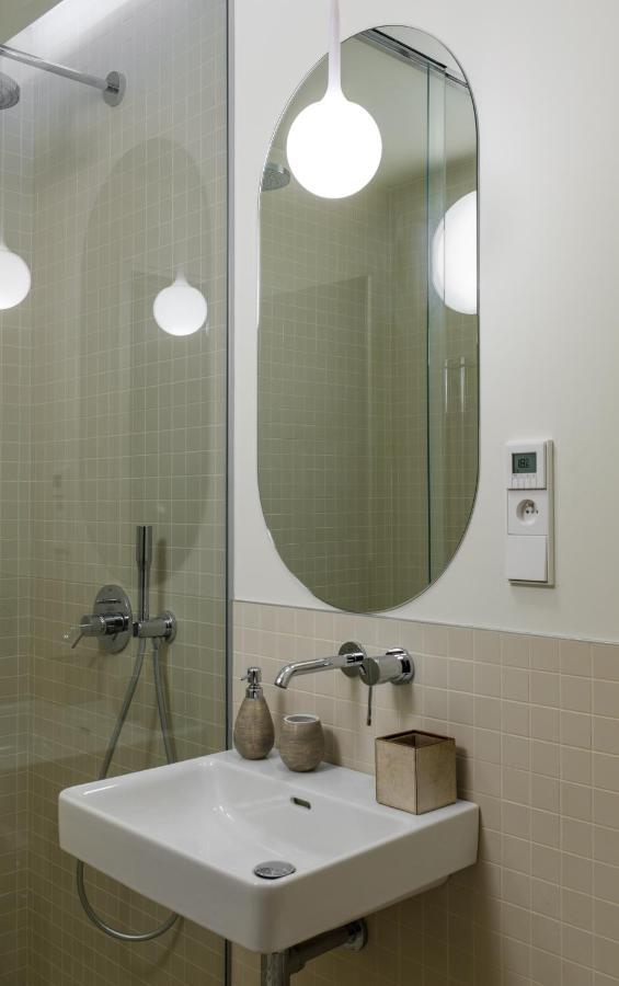 פראג Mn6 Luxury Suites By Adrez מראה חיצוני תמונה