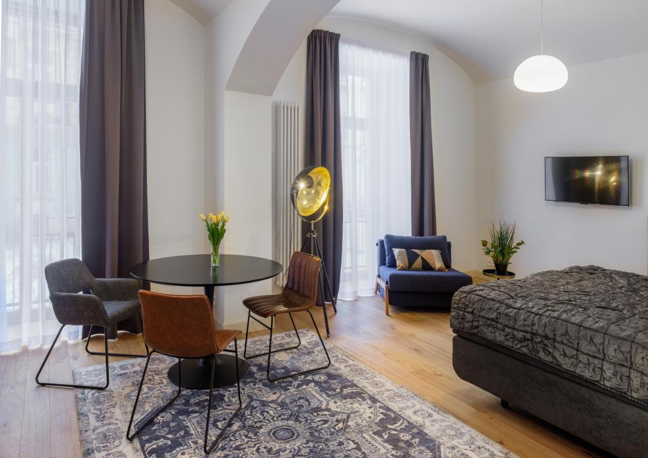 פראג Mn6 Luxury Suites By Adrez מראה חיצוני תמונה