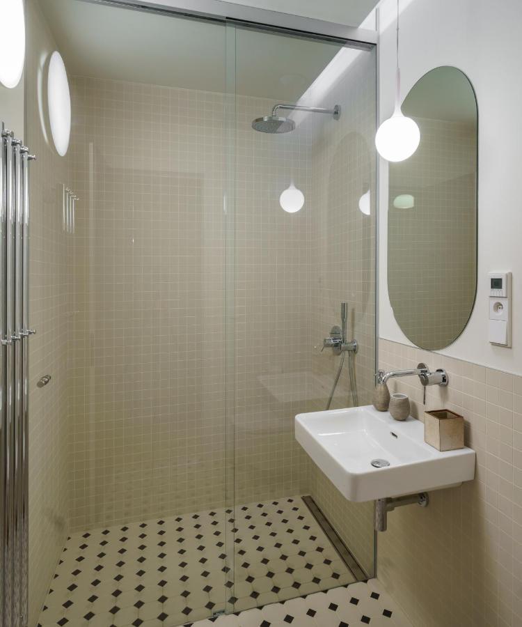 פראג Mn6 Luxury Suites By Adrez מראה חיצוני תמונה