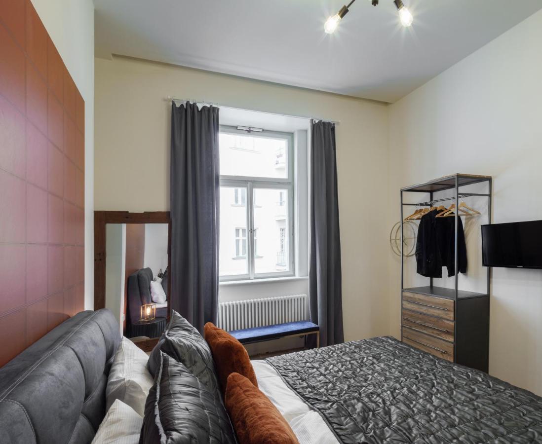 פראג Mn6 Luxury Suites By Adrez מראה חיצוני תמונה